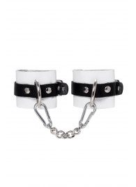 Бело-черные кожаные наручники с одним ремешком с люверсами - Pecado - купить с доставкой в Пушкино